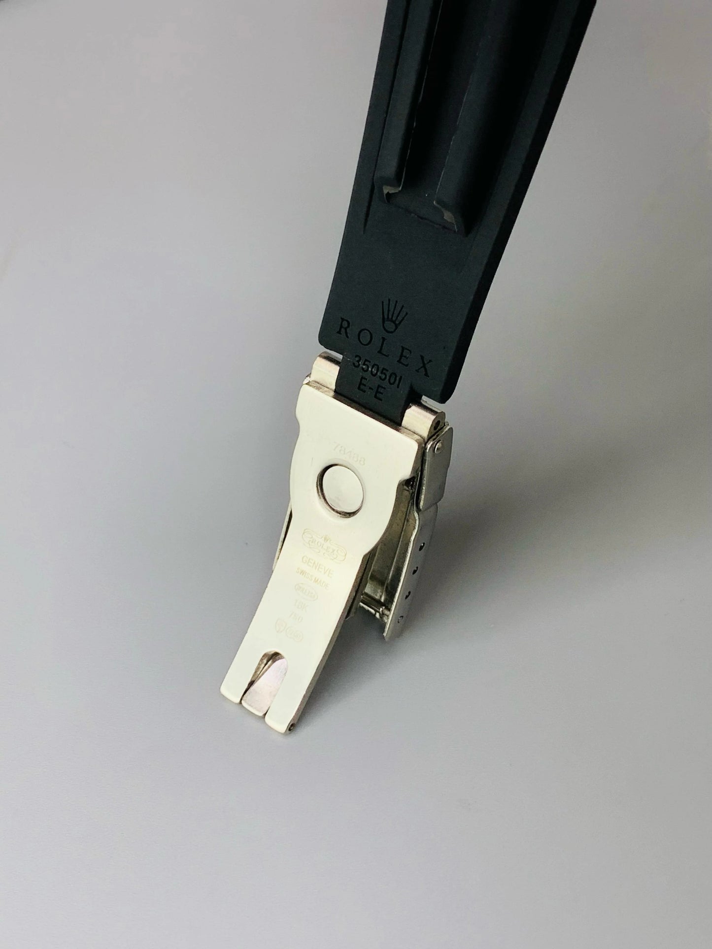 Rolex Oyster Perpetual Luxury Timepiece – Timeless Stainless Steel Dial with Premium Rubber Strap